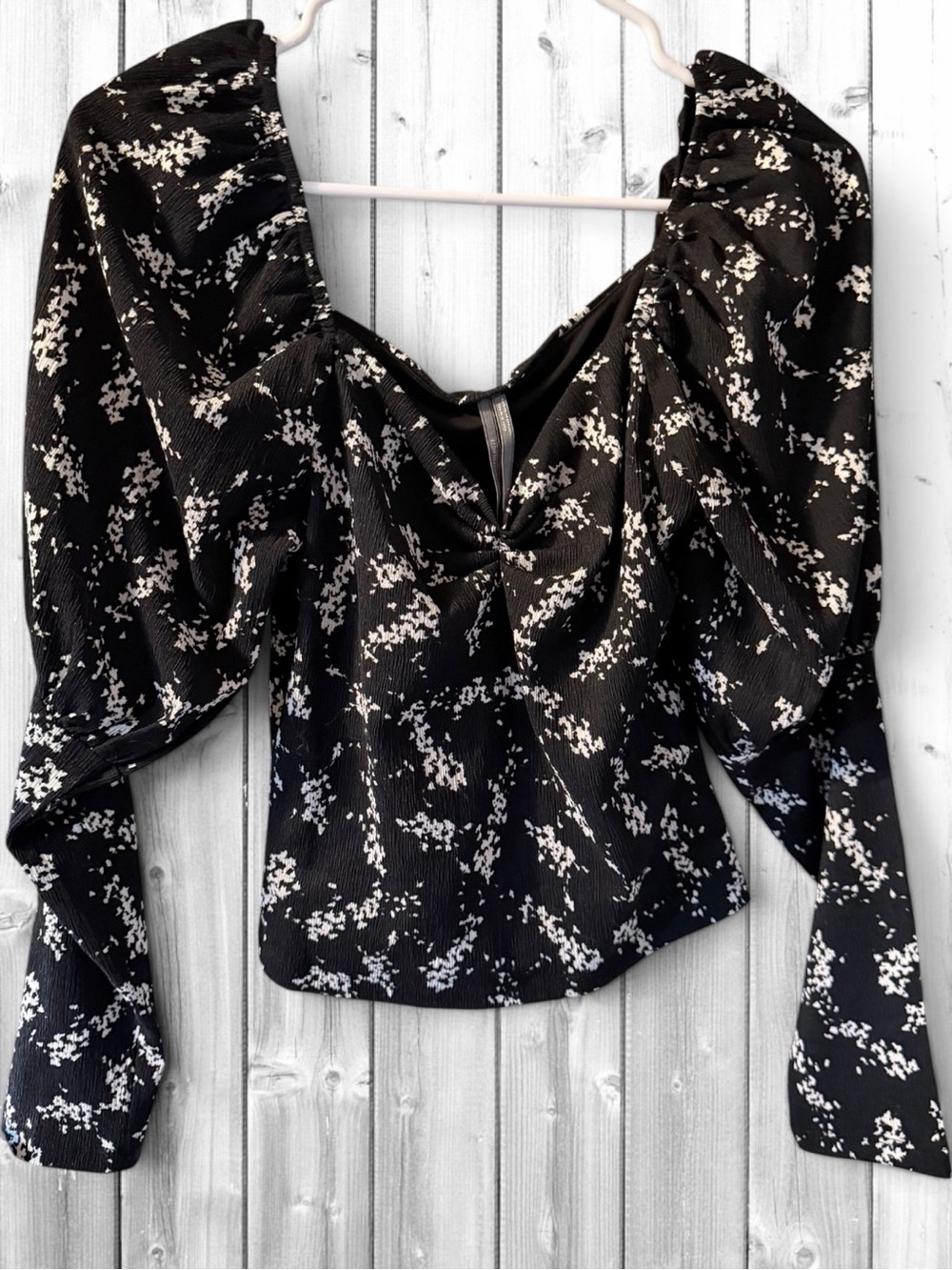 🌸Anthropologie Black Floral Puff-Sleeve Women's Top